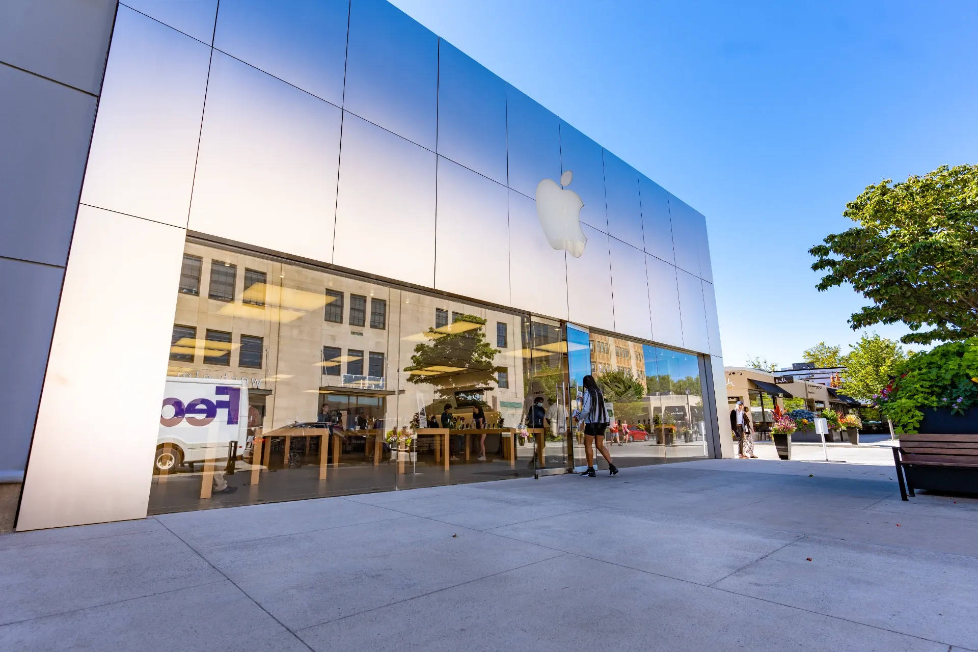 The Apple Store at Surburban Square